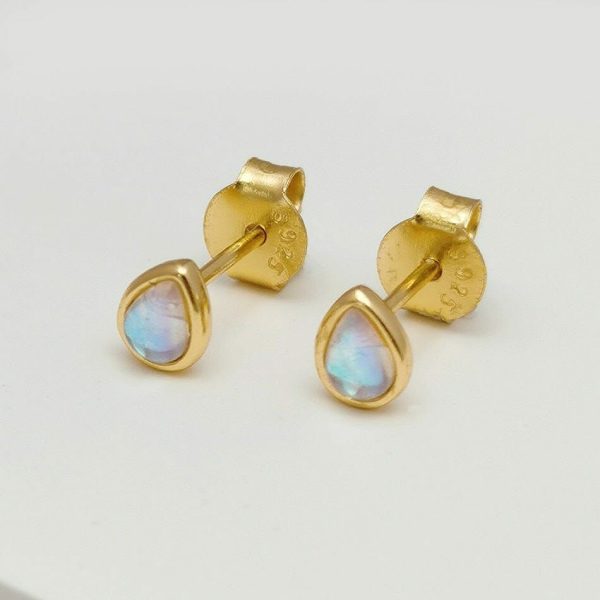 Opal | Classic Mini Drop-shaped Opal Stud Earrings – 18K Gold Plated 925 Sterling Silver